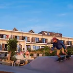 Хостел Wot Surf Social *