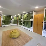 Hostel Wot Surf Social