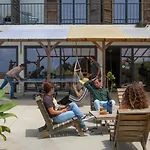 Hostel Wot Surf Social