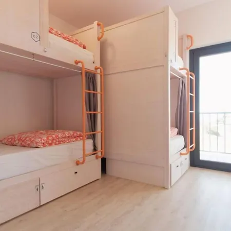 Wot Surf Social Hostel Ericeira