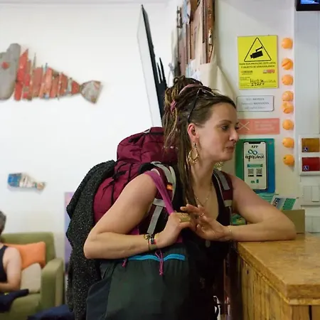 Wot Surf Social אכסניה