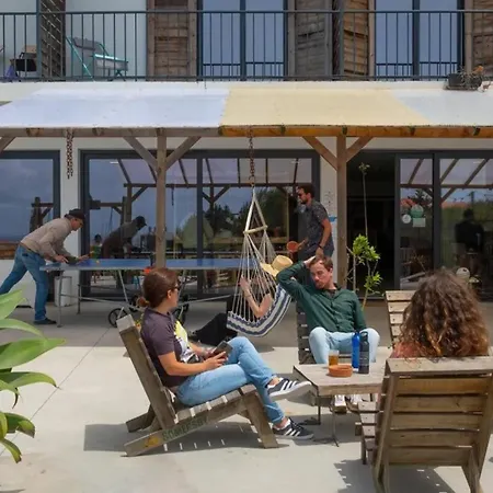 Auberge de jeunesse Wot Surf Social