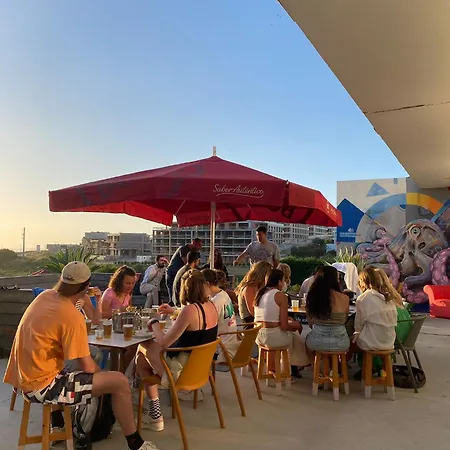 אכסניה Wot Surf Social *