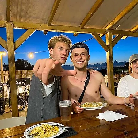 Hostel Wot Surf Social *