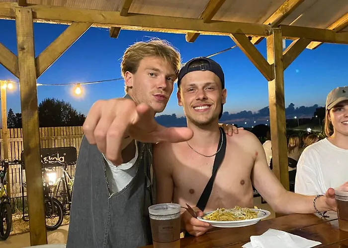 Hostel Wot Surf Social
