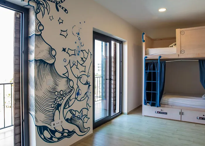 Wot Surf Social Hostel Ericeira